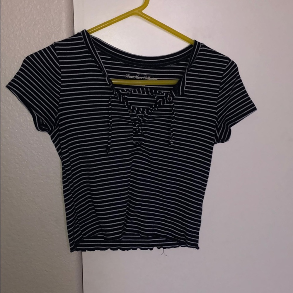 Cropped Hollister tee